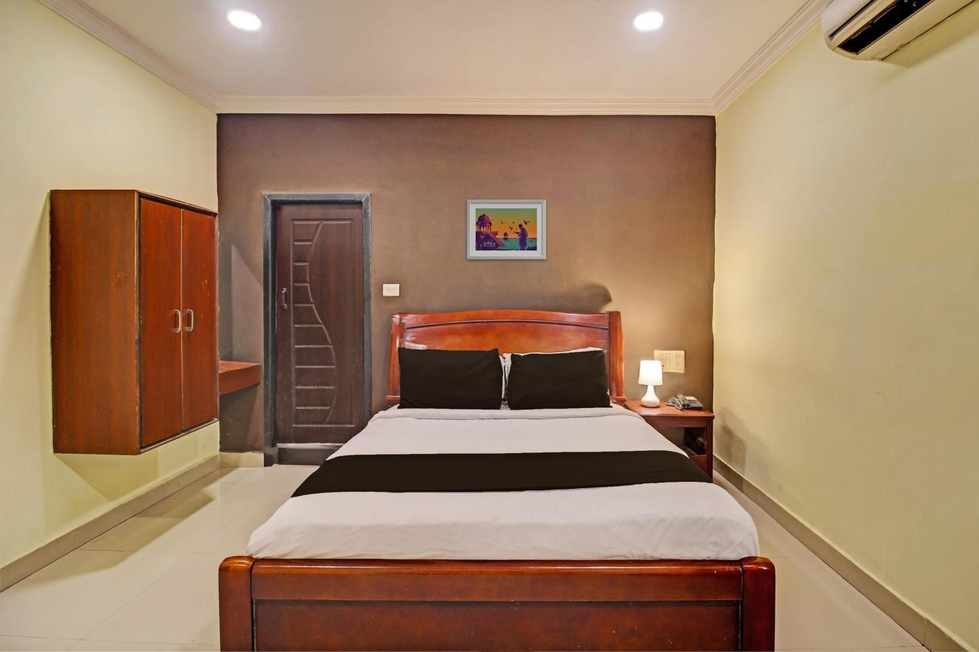 Hotel O Ruma Near Nampally Railway Station Hyderabad Exterior photo