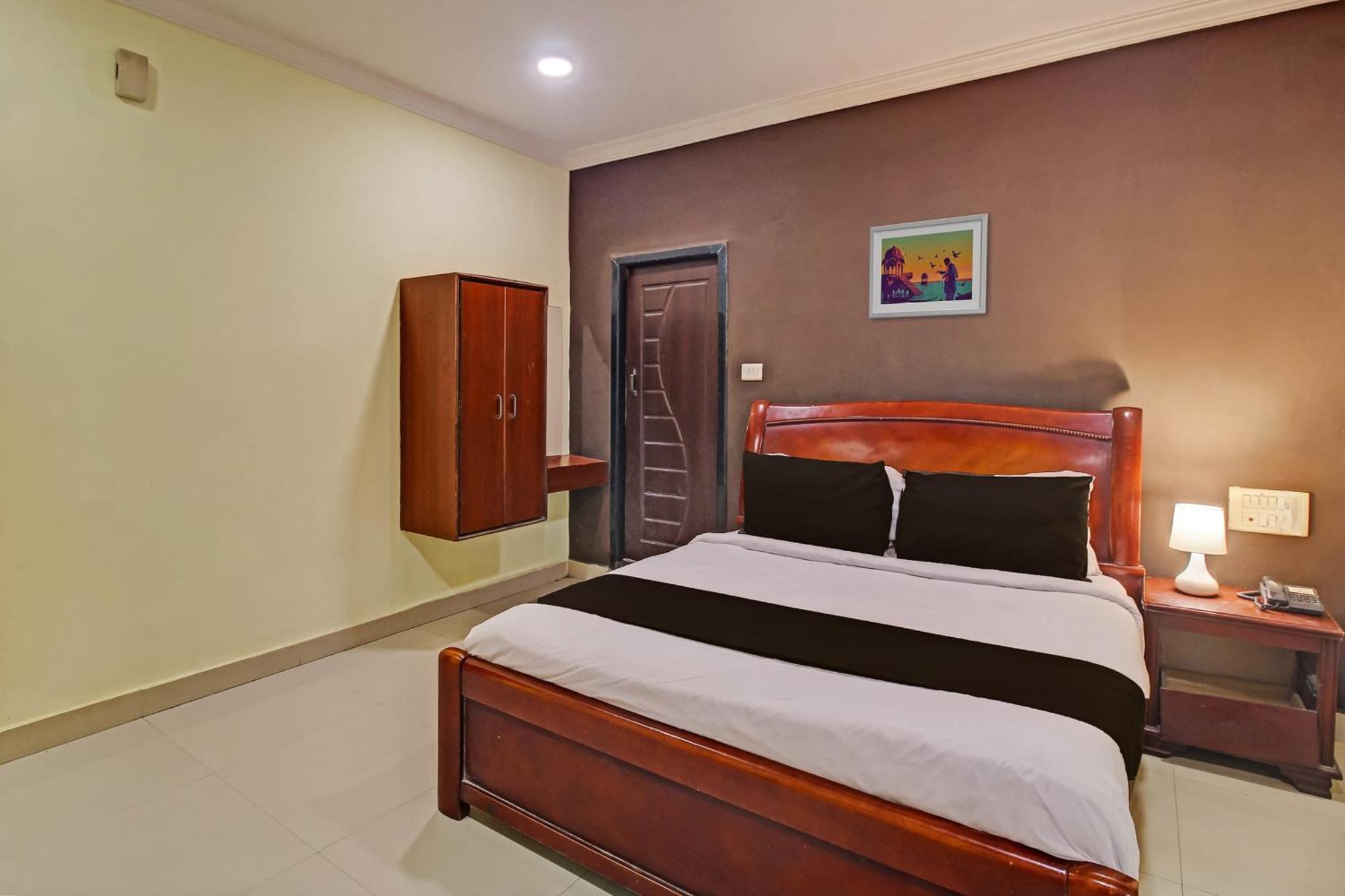 Hotel O Ruma Near Nampally Railway Station Hyderabad Exterior photo