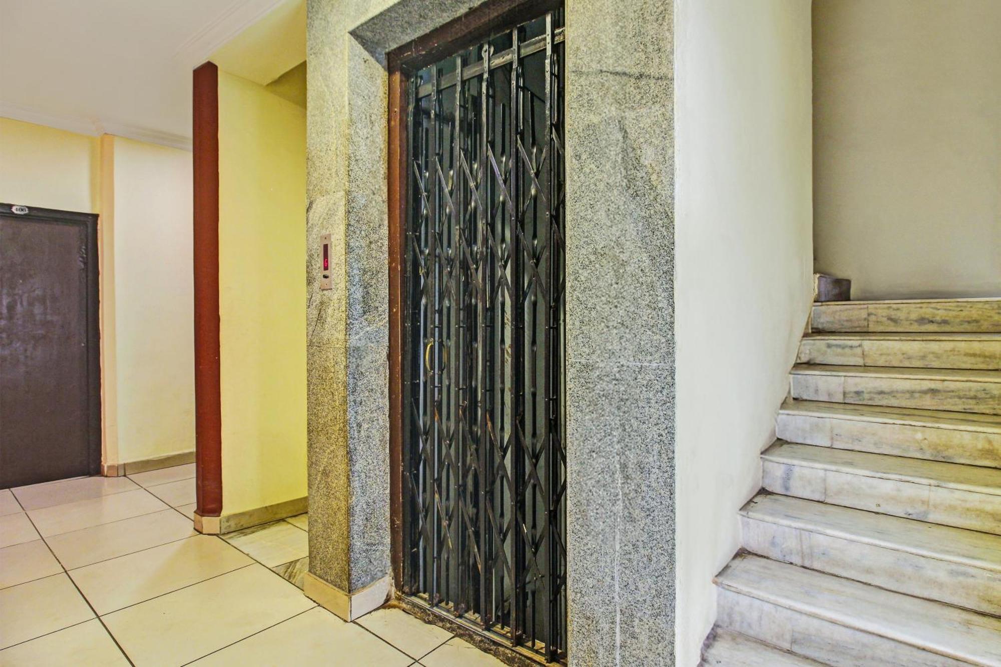 Hotel O Ruma Near Nampally Railway Station Hyderabad Exterior photo