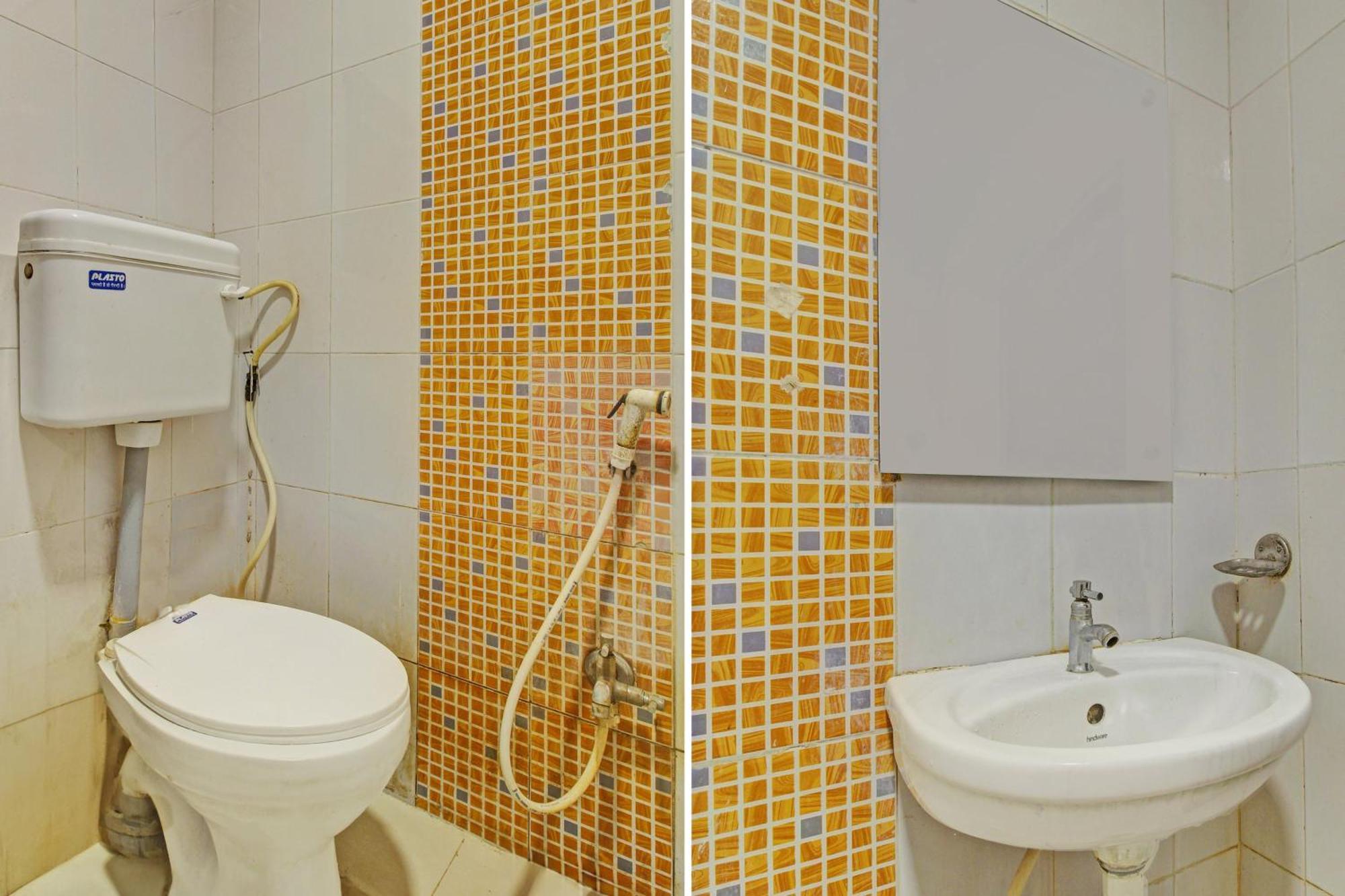Hotel O Ruma Near Nampally Railway Station Hyderabad Exterior photo