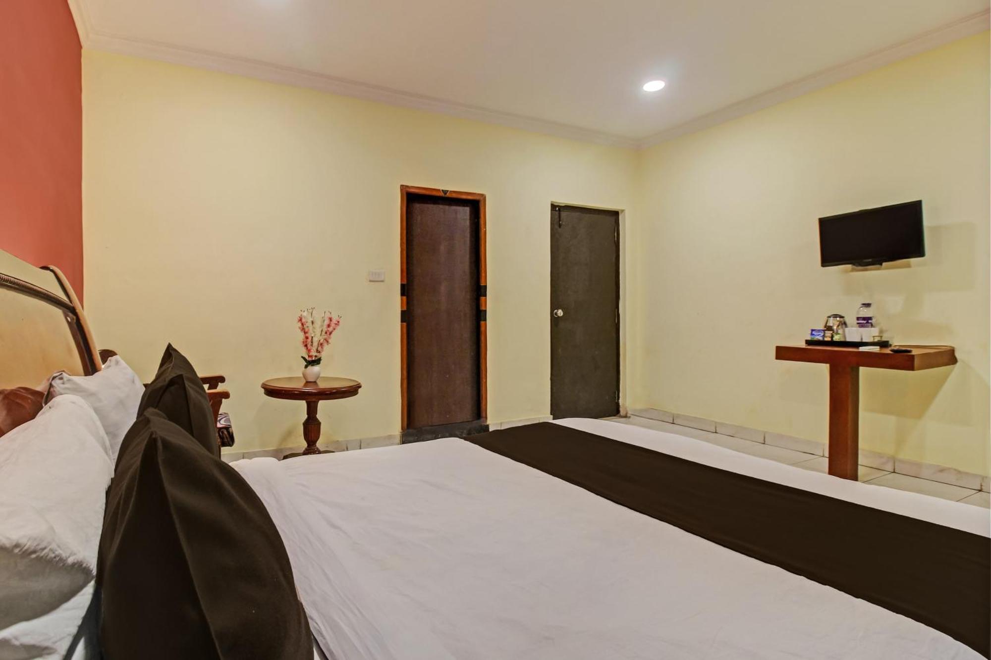 Hotel O Ruma Near Nampally Railway Station Hyderabad Exterior photo