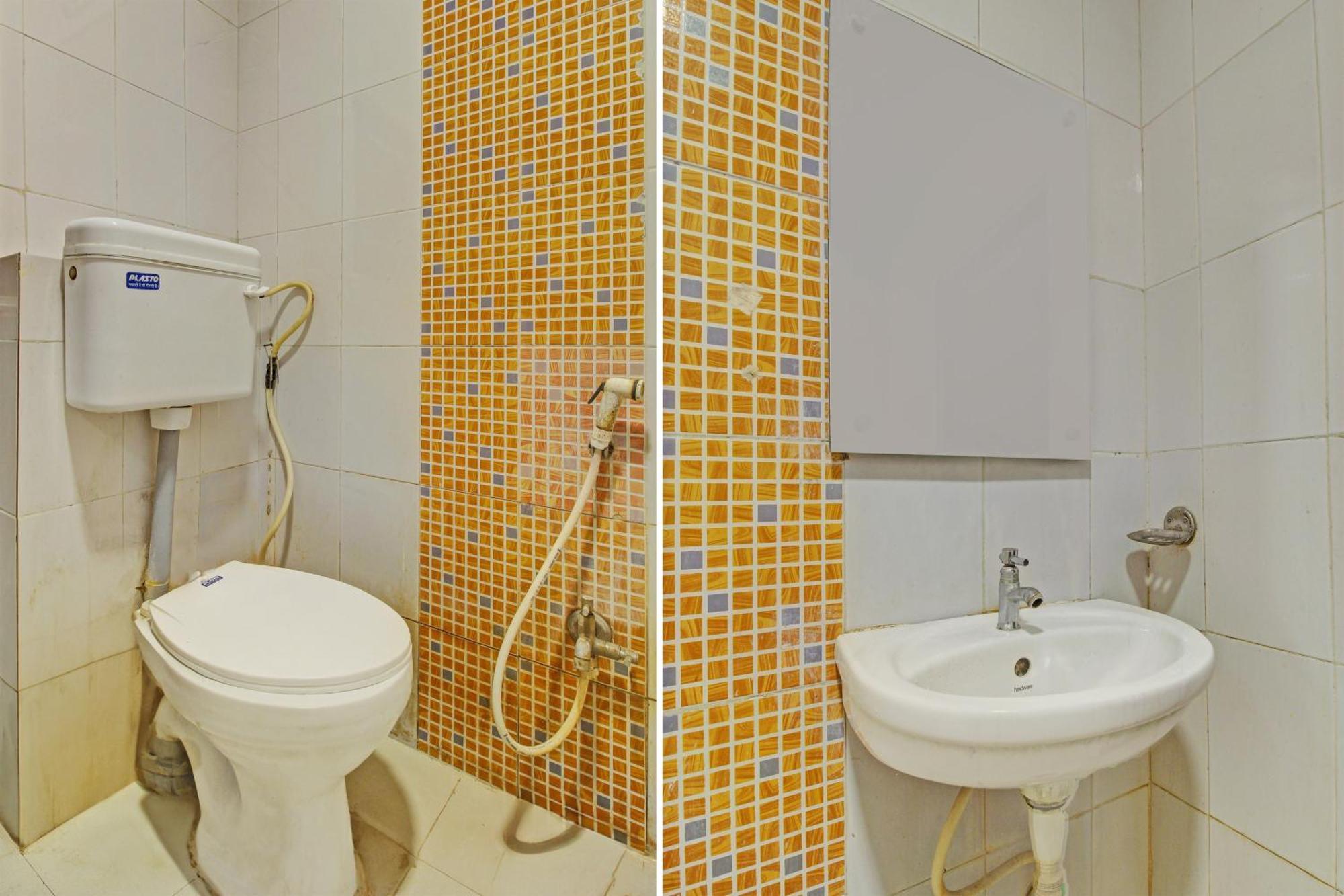 Hotel O Ruma Near Nampally Railway Station Hyderabad Exterior photo